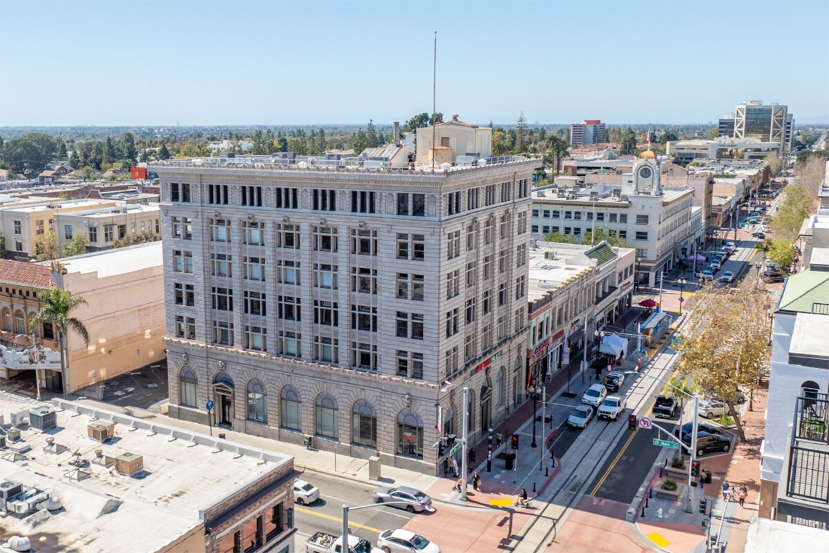 106 W 4th St, Santa Ana, CA à vendre Photo du bâtiment- Image 1 de 17