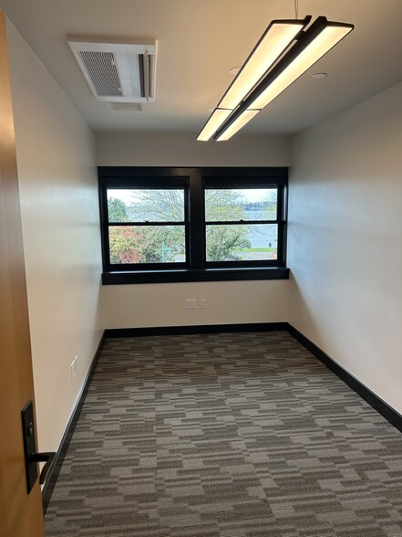 89 Kirkland Ave, Kirkland, WA for lease - Interior Photo - Image 3 of 6