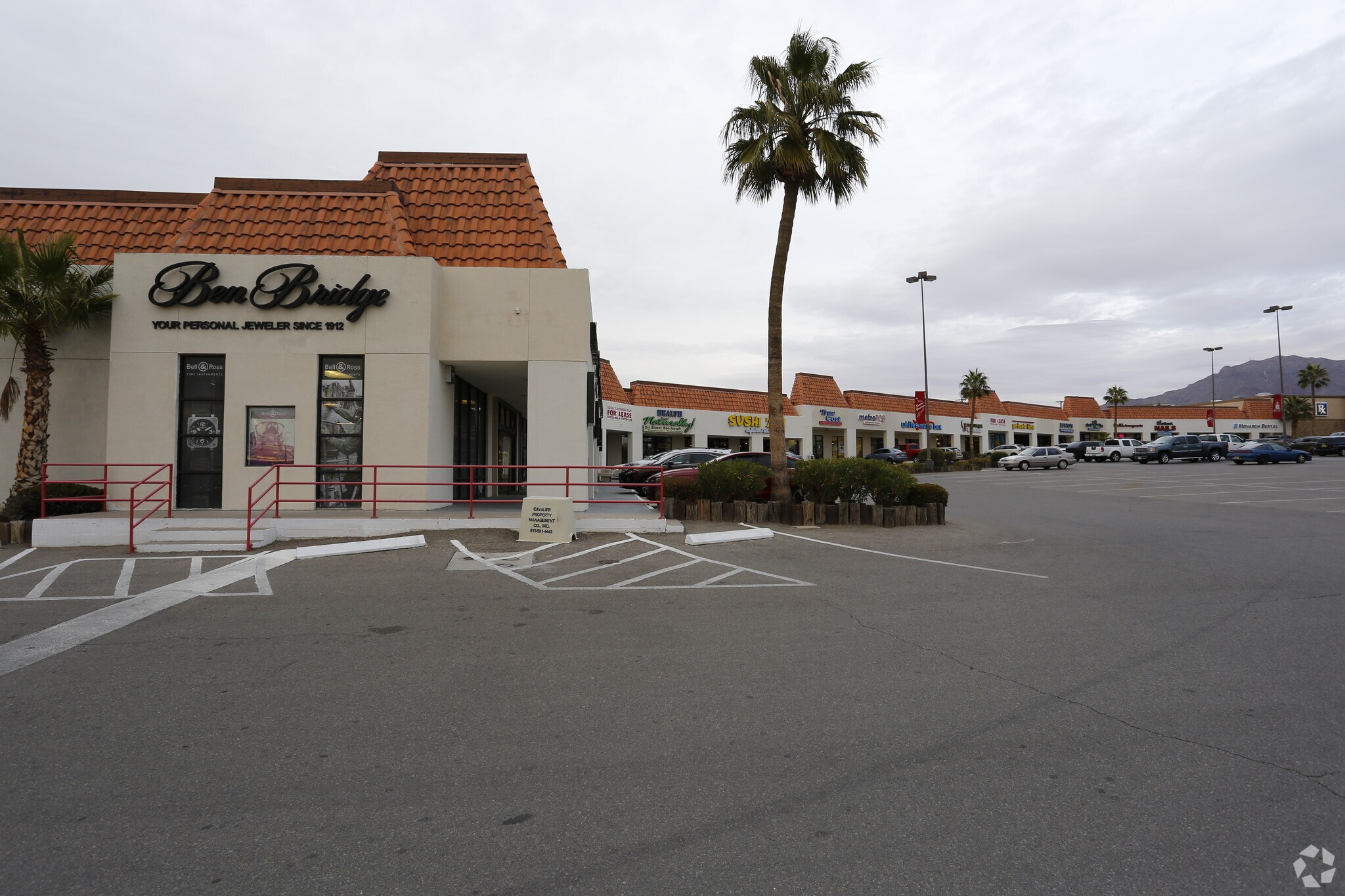 7040 N Mesa St, El Paso, TX à louer Photo principale- Image 1 de 7