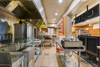 1821 Rue Ontario E, Montréal, QC for lease Interior Photo- Image 2 of 3