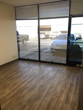 21828 Lassen St, Chatsworth, CA à louer Photo intérieure- Image 1 de 5