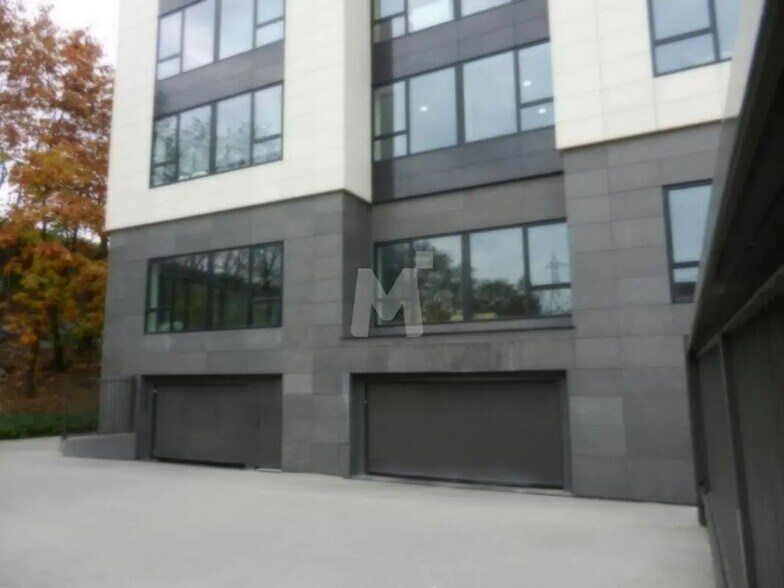 Bureau dans Évry-Courcouronnes à louer - Photo du bâtiment - Image 3 de 15