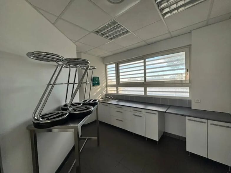 Bureau dans Nîmes à louer - Photo intérieure - Image 3 de 7