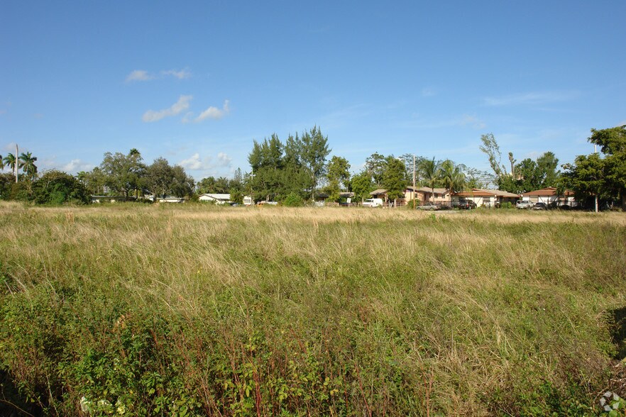 11620 Biscayne Blvd, Miami, FL for lease - Building Photo - Image 2 of 19