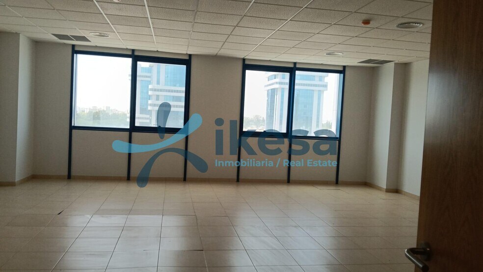Office in Seville, Sevilla for sale - Interior Photo - Image 2 of 5