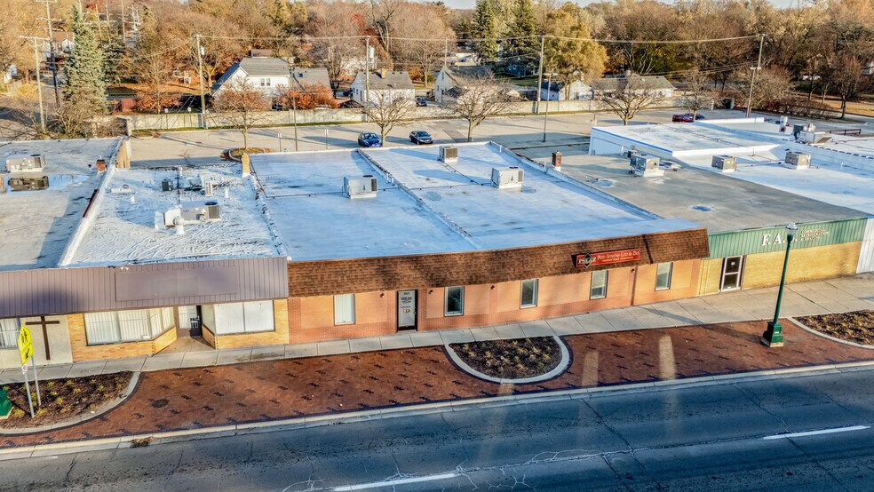 4615-4621 S Wayne Rd, Wayne, MI à vendre - Photo du bâtiment - Image 2 de 66