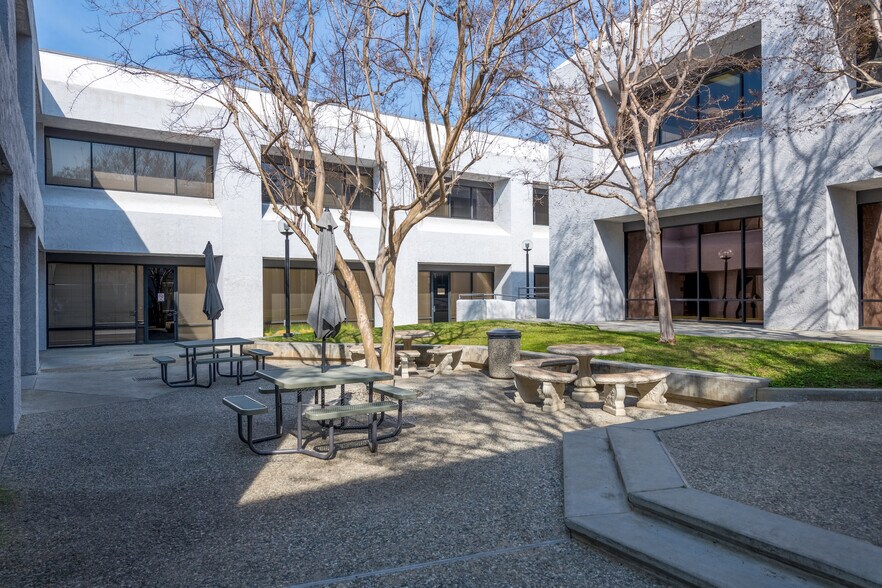 5601 W Slauson Ave, Culver City, CA à louer - Photo du bâtiment - Image 3 de 32