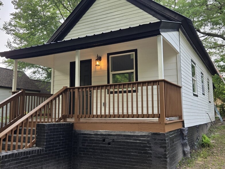 12 Sargent Farmer St, Newnan, GA for sale - Primary Photo - Image 1 of 1
