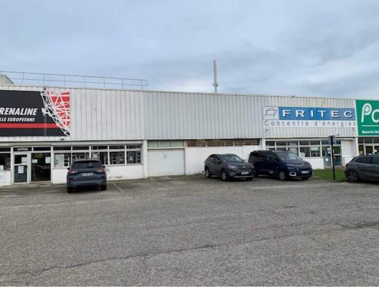 Flex in Pessac for lease - Building Photo - Image 1 of 11