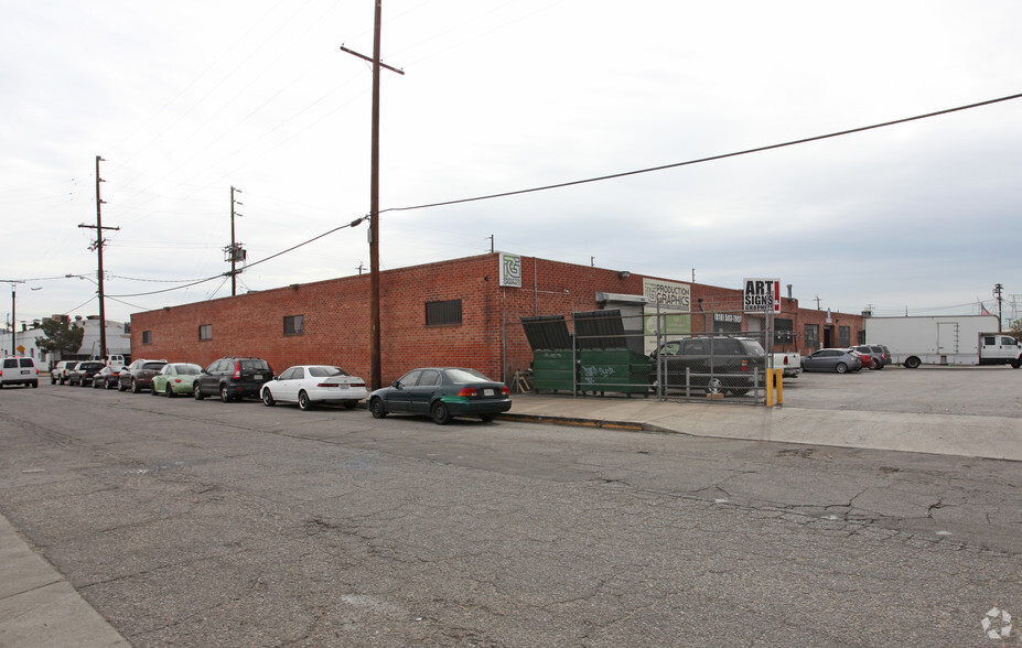 6921-6945 Farmdale Ave, North Hollywood, CA for lease - Building Photo - Image 3 of 3