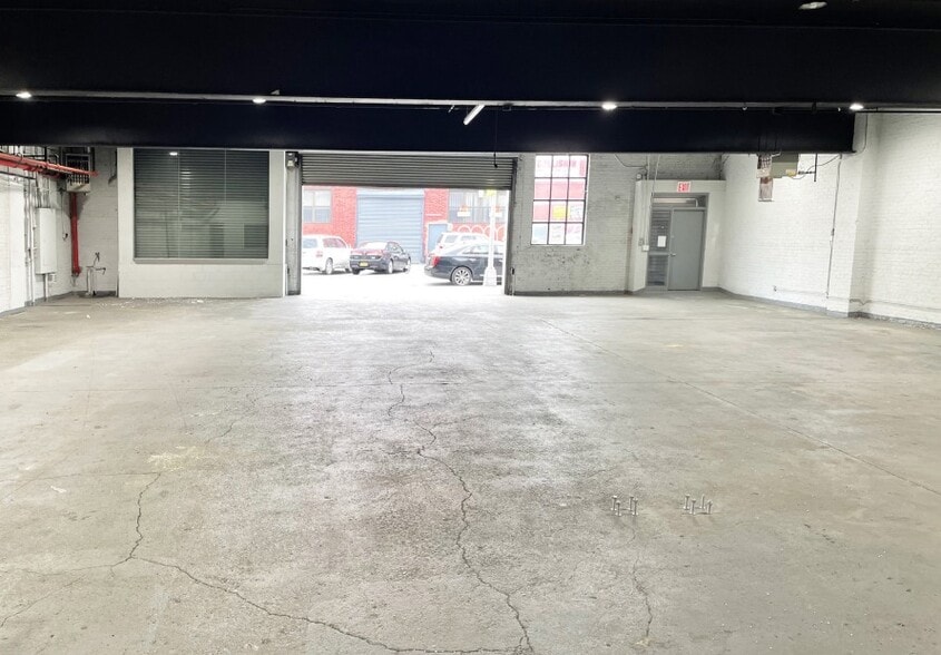 4330 36th St, Long Island City, NY for lease - Interior Photo - Image 2 of 2