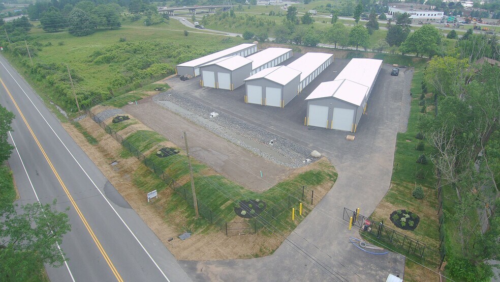 457 Middle Rd, Henrietta, NY à vendre - Photo du bâtiment - Image 1 de 4