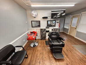 5000 W Elm St, McHenry, IL à louer Photo intérieure- Image 2 de 4