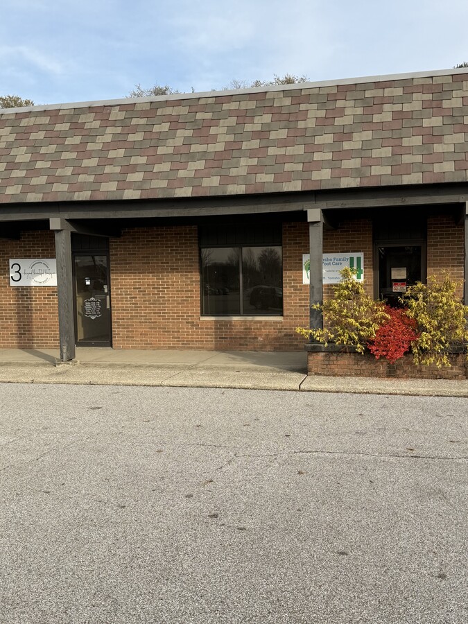 105 5th St SE, Barberton, OH 44203 - Unit 3 -  - Interior Photo - Image 1 of 13