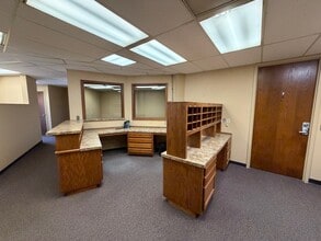 4334 NW Expressway, Oklahoma City, OK for lease Interior Photo- Image 2 of 7
