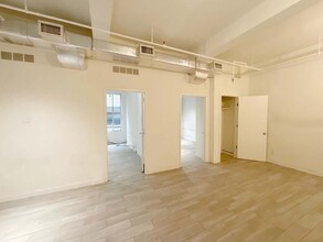 242 W 27th St, New York, NY for lease Interior Photo- Image 2 of 5