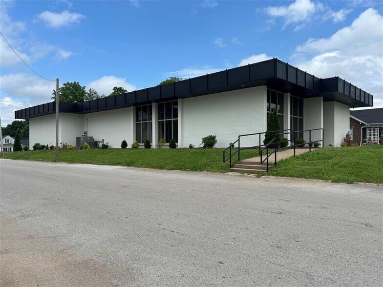 218 W Main St, Auburn, KY à vendre - Photo du bâtiment - Image 1 de 18