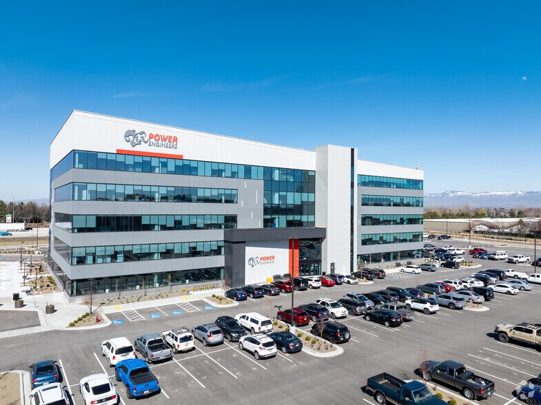 1032 S Silverstone Way, Meridian, ID à louer - Photo du bâtiment - Image 2 de 7