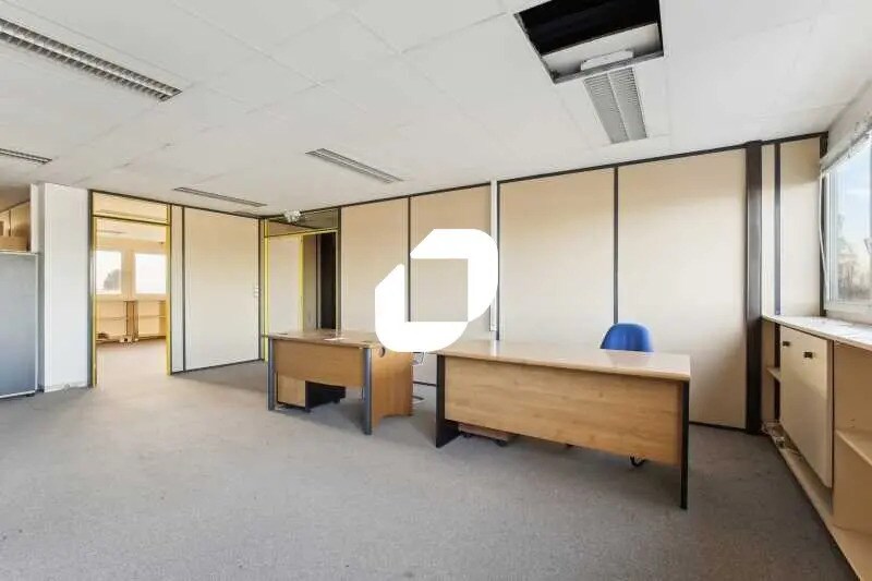 Rue Marcel Paul, Tremblay-en-France for lease - Interior Photo - Image 2 of 14