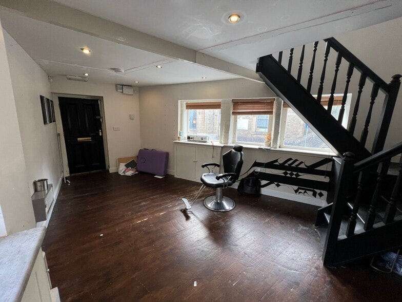 21 Rochdale Rd, Todmorden for sale - Interior Photo - Image 3 of 4