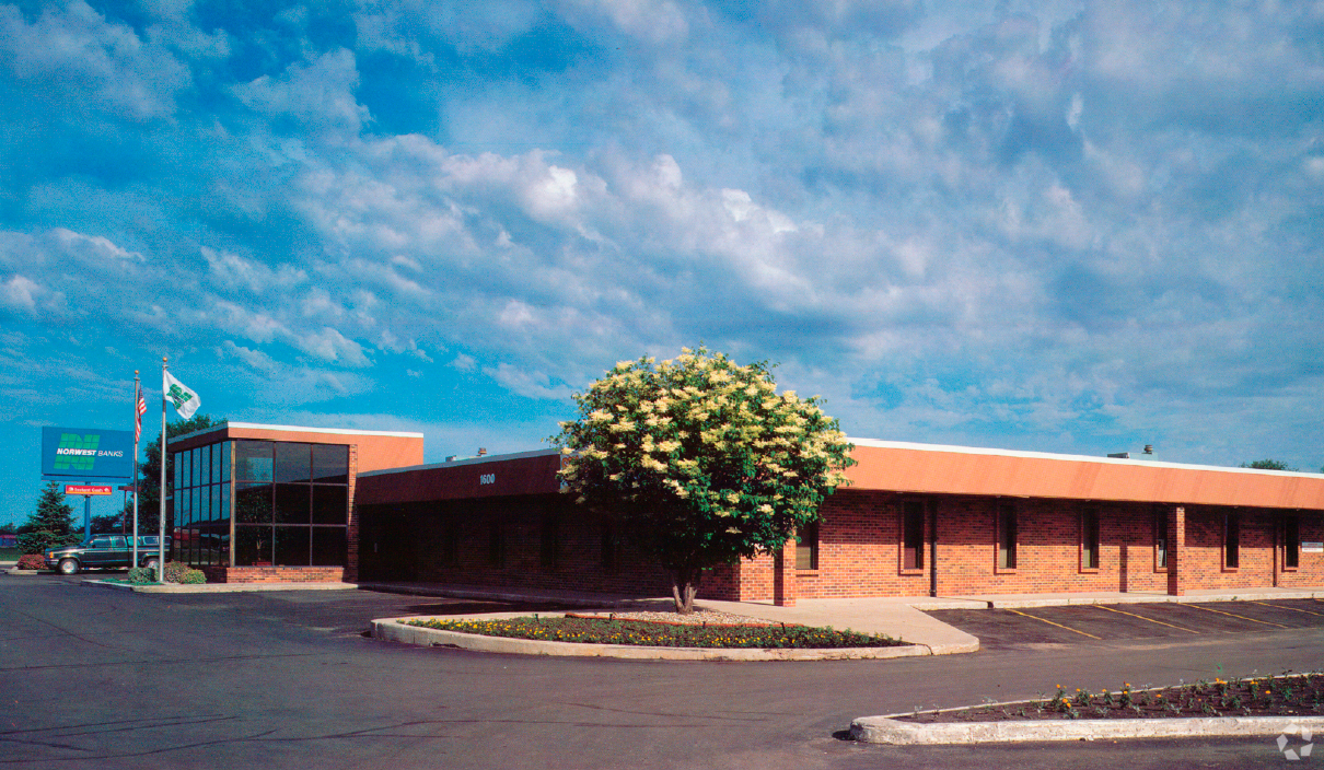 1600 E Madison Ave, Mankato, MN for lease Primary Photo- Image 1 of 18