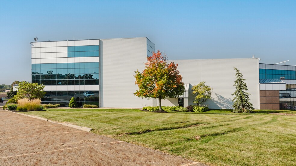 5995 Mayfair Rd, North Canton, OH à louer - Photo du bâtiment - Image 3 de 17