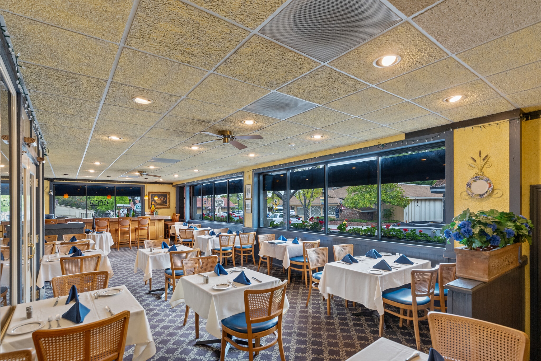 14467 Big Basin Way, Saratoga, CA à louer Photo principale- Image 1 de 21