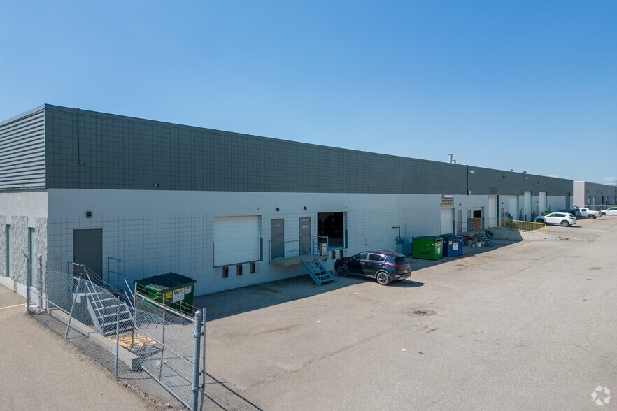 2320 35th Ave NE, Calgary, AB for lease - Building Photo - Image 2 of 8