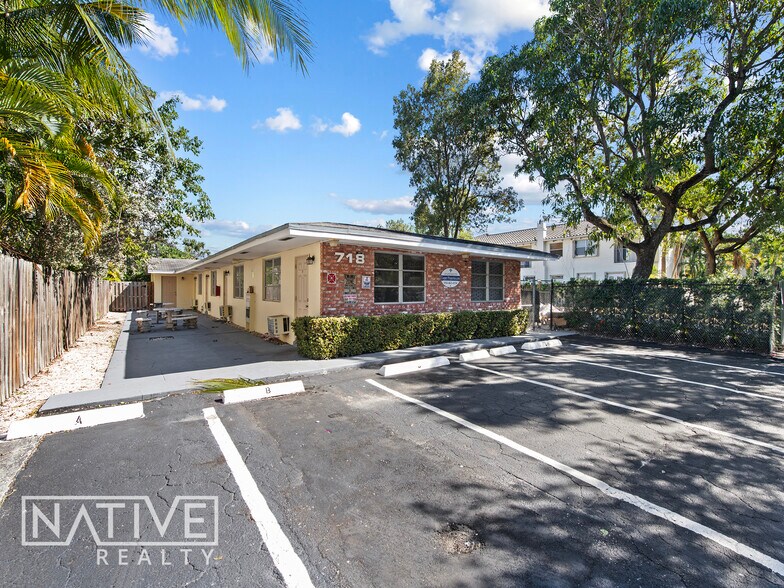 718 NE 7th Ave, Fort Lauderdale, FL à vendre - Photo du bâtiment - Image 2 de 9