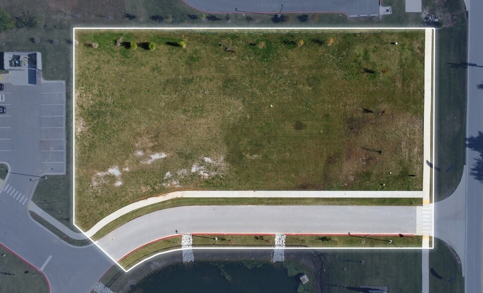 W Monroe Ave, Lowell, AR à vendre - Photo du bâtiment - Image 3 de 8