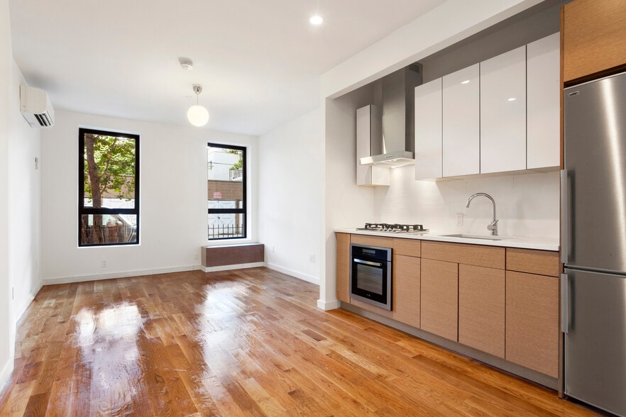 137 Nelson St, Brooklyn, NY à vendre - Photo du bâtiment - Image 3 de 18