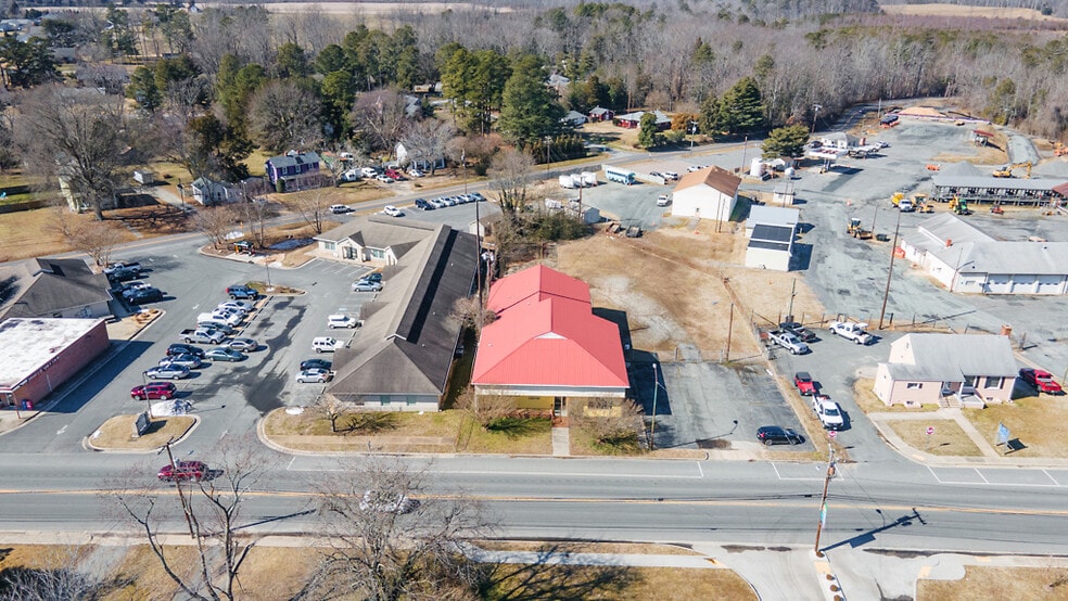 493 Main St, Warsaw, VA for lease - Primary Photo - Image 1 of 46