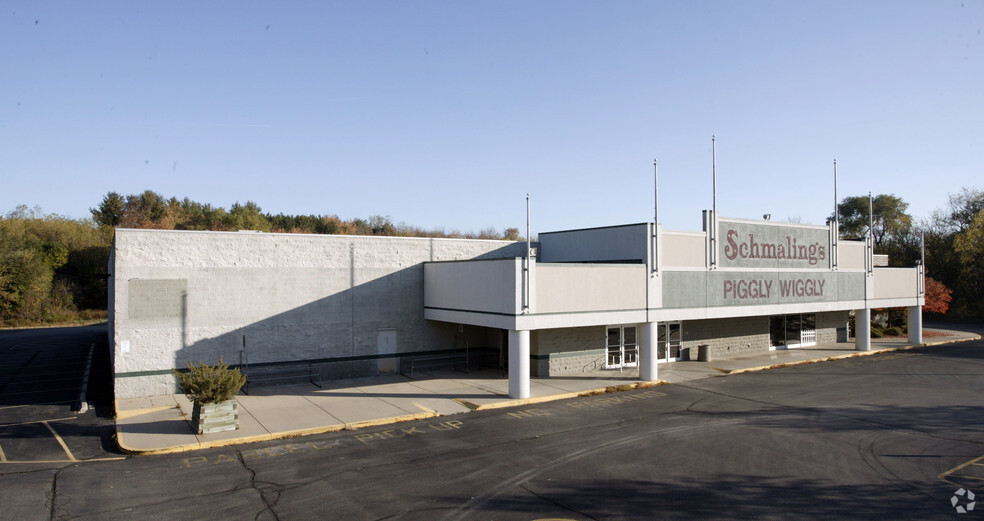 690 State St, Burlington, WI for sale - Primary Photo - Image 1 of 4