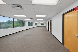 6 Technology Dr, Setauket, NY à louer Photo intérieure- Image 1 de 10