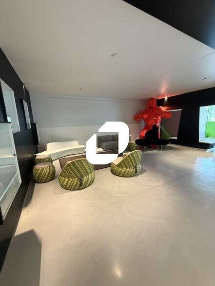 Office in Lyon for lease - Building Photo - Image 3 of 24