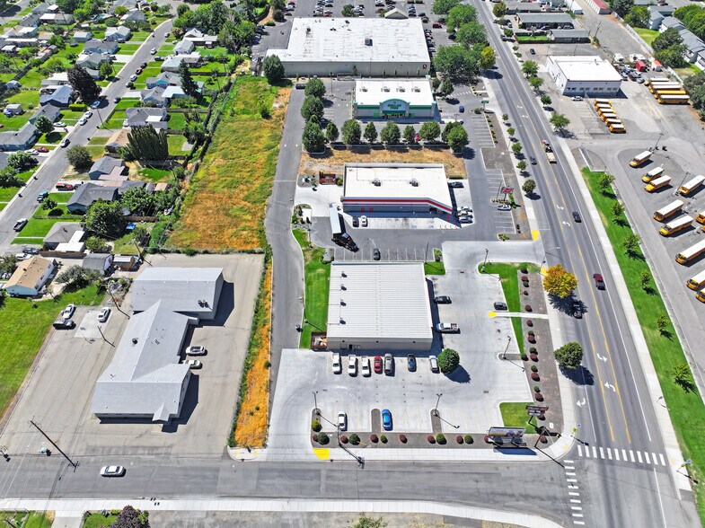 612 Wine Country Rd, Grandview, WA à vendre - Photo du bâtiment - Image 3 de 7