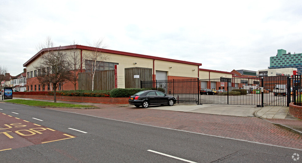 89 Manor Farm Rd, Wembley for lease - Building Photo - Image 1 of 2