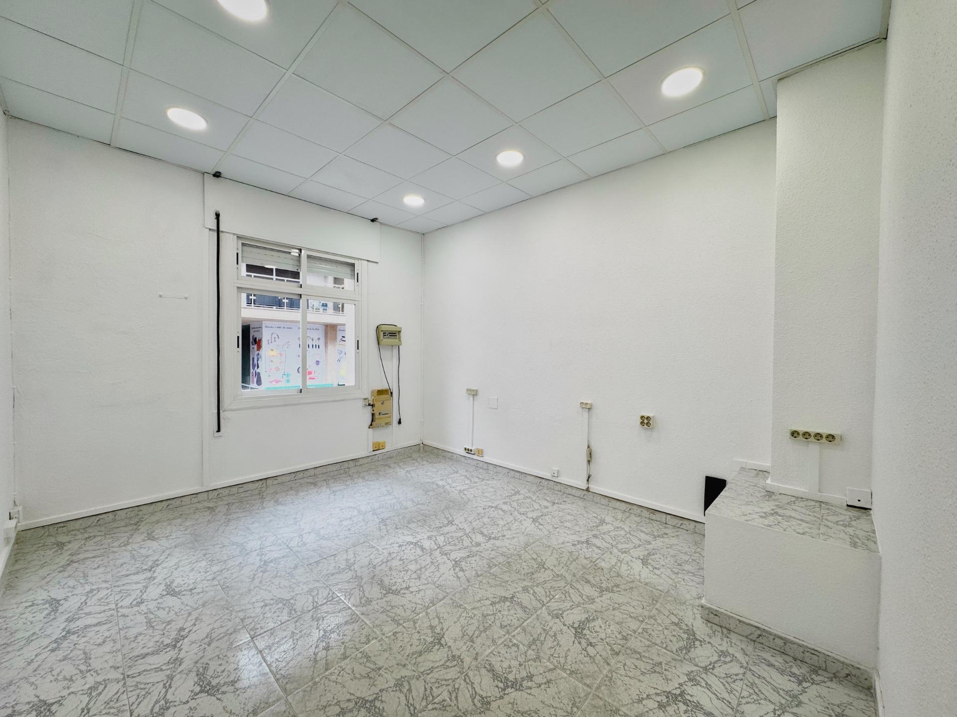 Bureau dans Sant Andreu de la Barca, Barcelona à louer Photo principale- Image 1 de 2