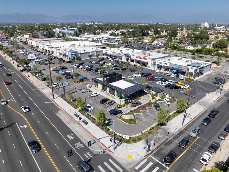 7060-7076 Sepulveda Blvd, Van Nuys, CA for lease - Building Photo - Image 3 of 13