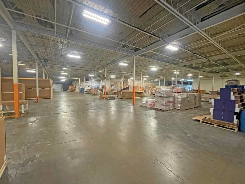 575 Industrial Rd, London, ON for lease - Interior Photo - Image 3 of 12