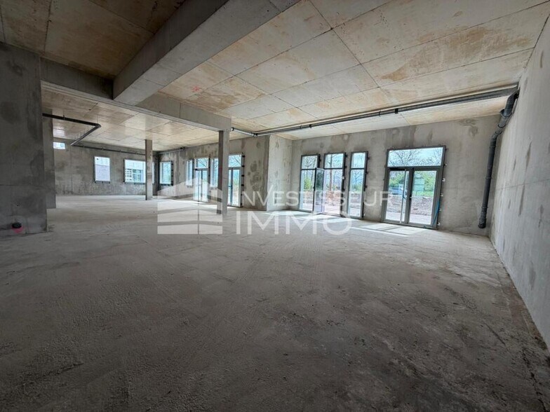 Retail in Serris for lease - Interior Photo - Image 3 of 4