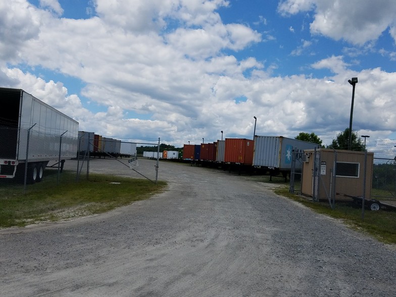 302 Fitz Henry Rd, Smithton, PA for lease - Building Photo - Image 3 of 15