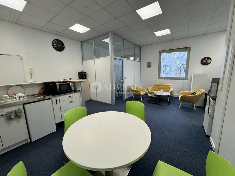 Bureau dans Tremblay-en-France à louer - Photo intérieure - Image 2 de 8