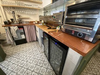 Plus de détails pour Commerce de détail à louer