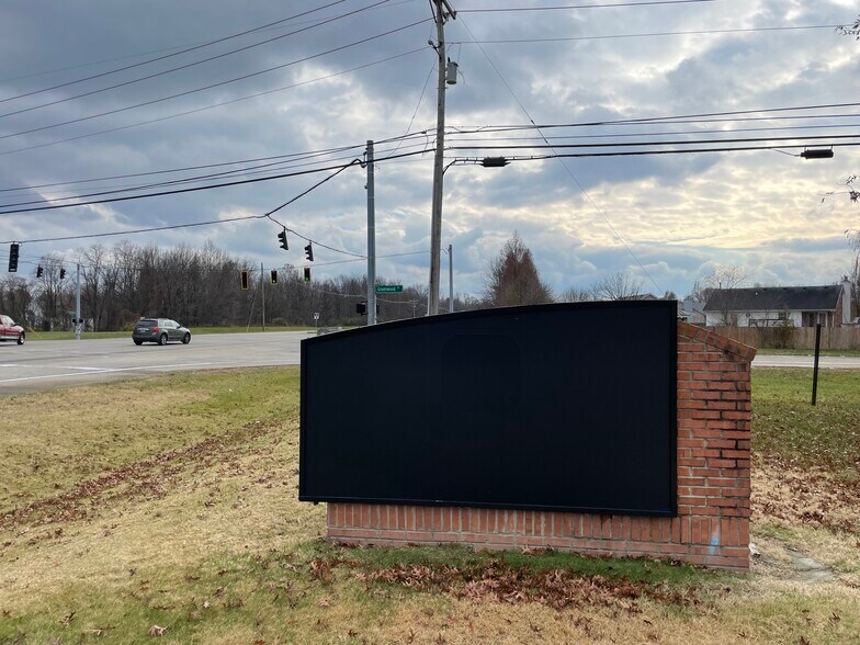 7215 Riverport Plaza Dr, Louisville, KY à vendre - Photo du bâtiment - Image 3 de 39