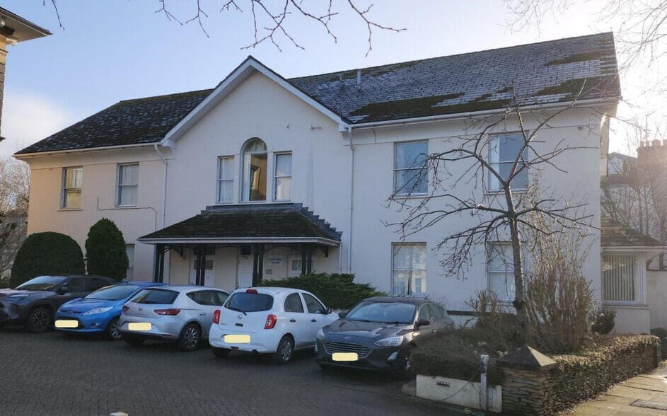 Parabola Rd, Cheltenham à louer - Photo du bâtiment - Image 1 de 1