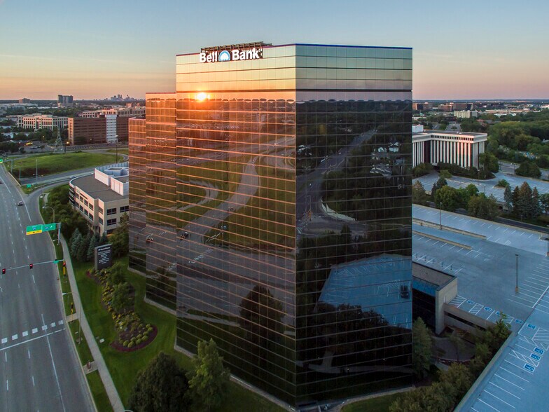 3800 American Blvd W, Bloomington, MN à louer - Photo du bâtiment - Image 2 de 10