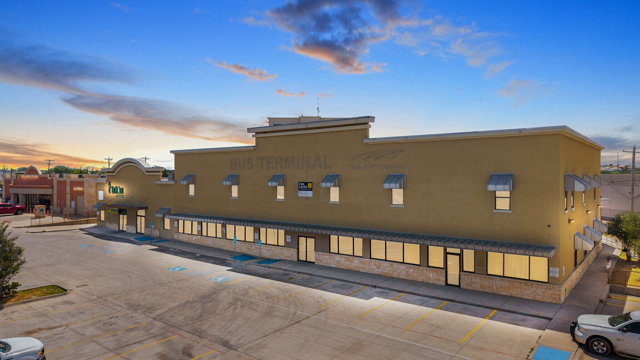 8915 San Dario Ave, Laredo, TX for lease Building Photo- Image 1 of 33