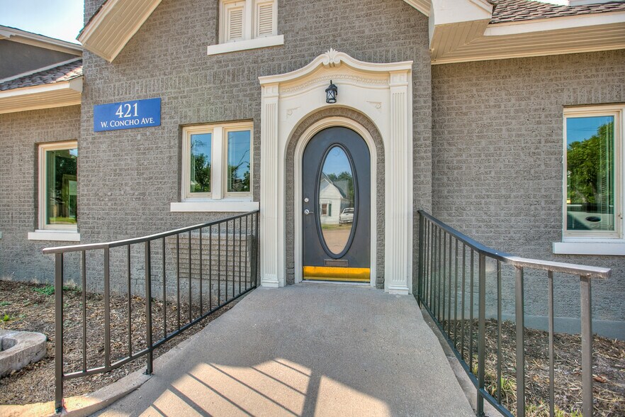 421 W Concho Ave, San Angelo, TX à louer - Photo du bâtiment - Image 2 de 34
