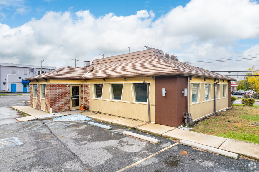 1010 Chestnut St, Emmaus, PA for sale - Building Photo - Image 1 of 1